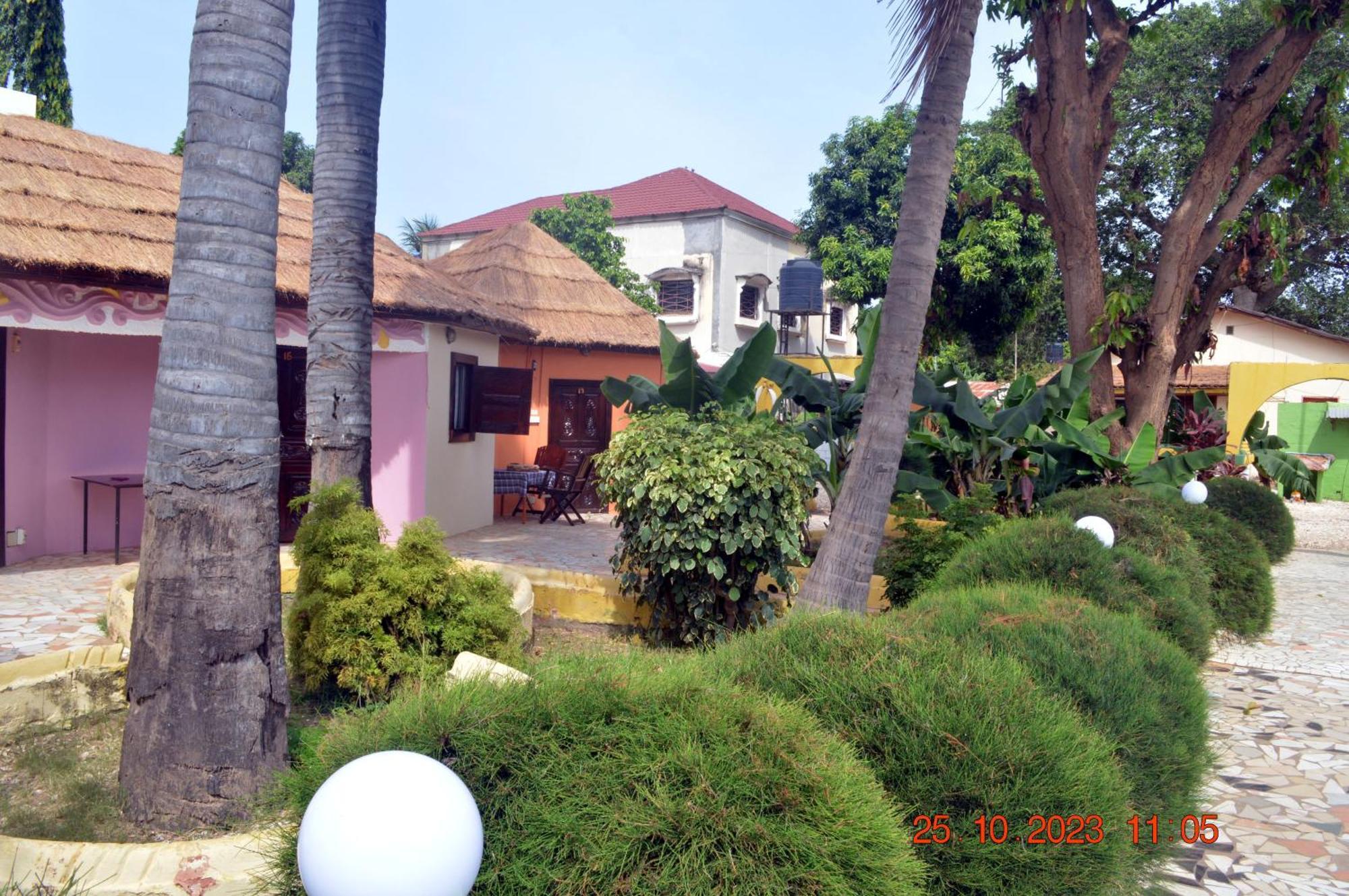Easy Time Lodge Kololi Luaran gambar